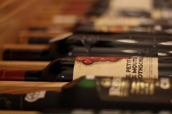 Tabacos y Vinos Zona 10